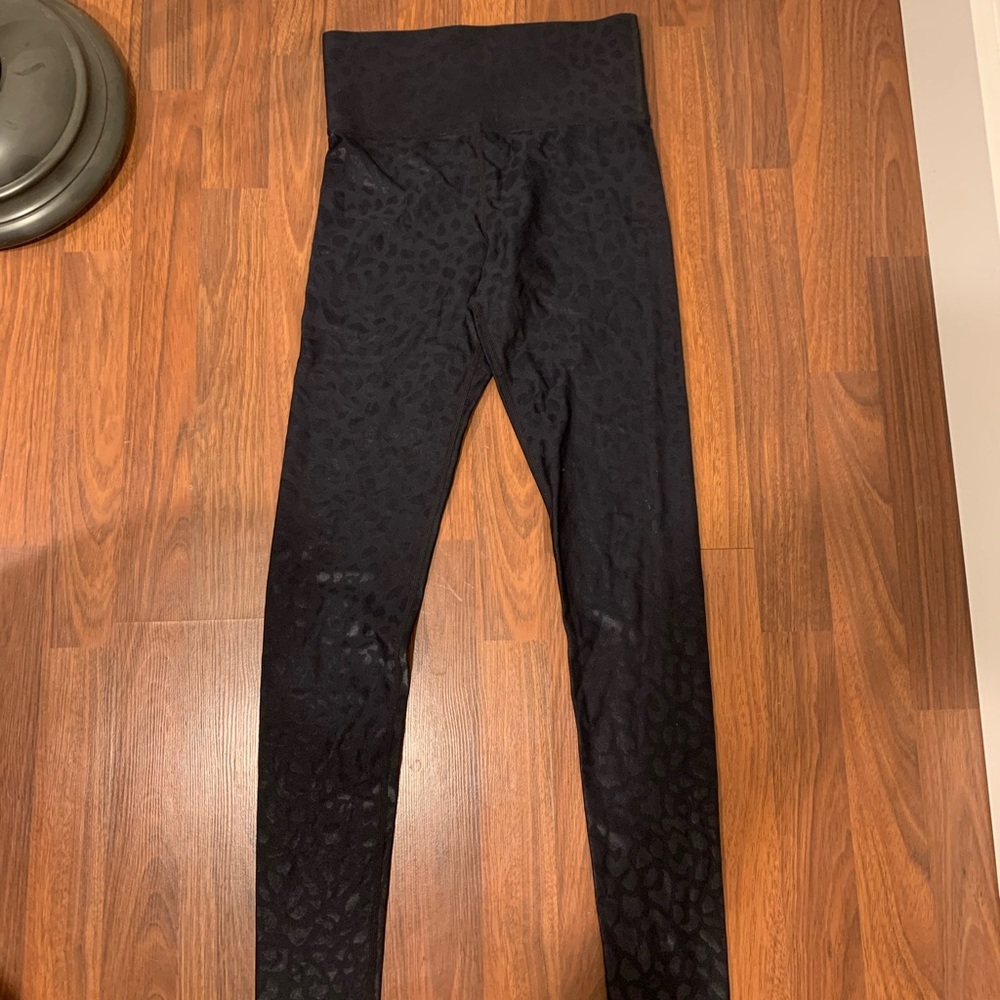 Carbon38 leopard leggings in black takara shine